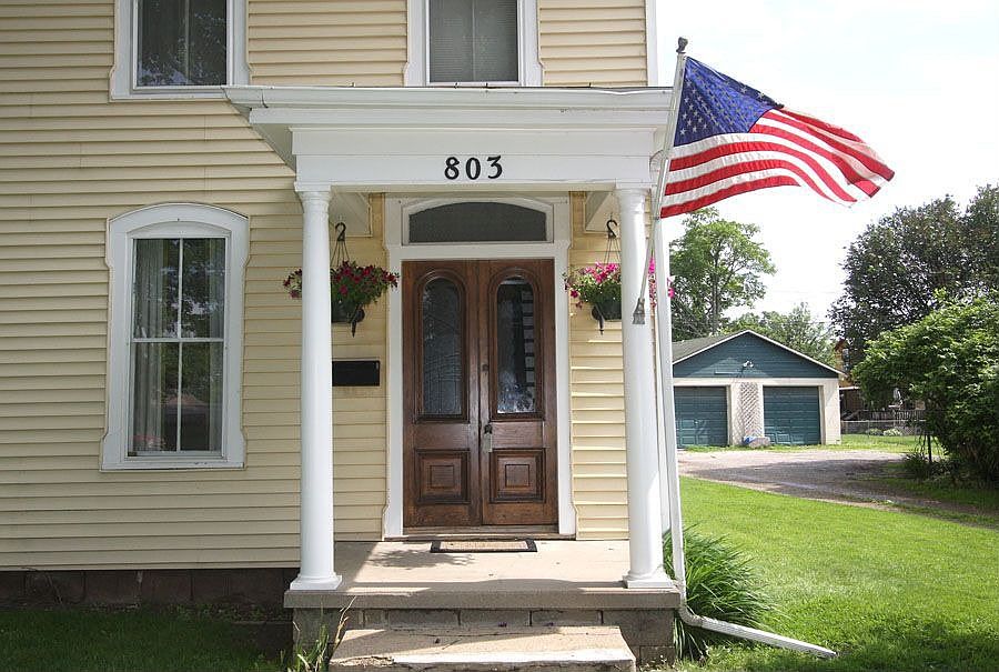 1st image of 803 E Gambier St