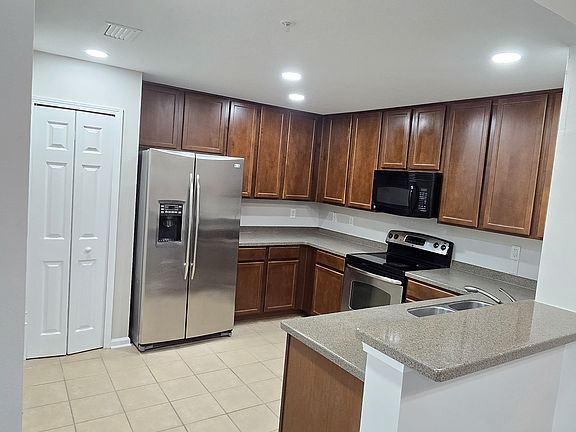 2nd image of 8196 Cabin Lake Cir Unit 105