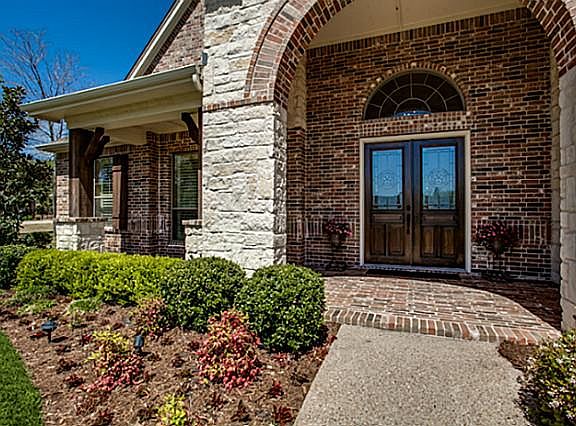3rd image of 2709 Wolf Creek Dr