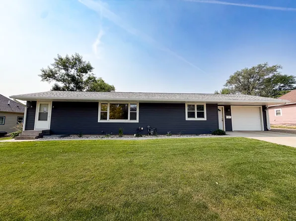 409 3rd Ave, Redfield, SD 57469