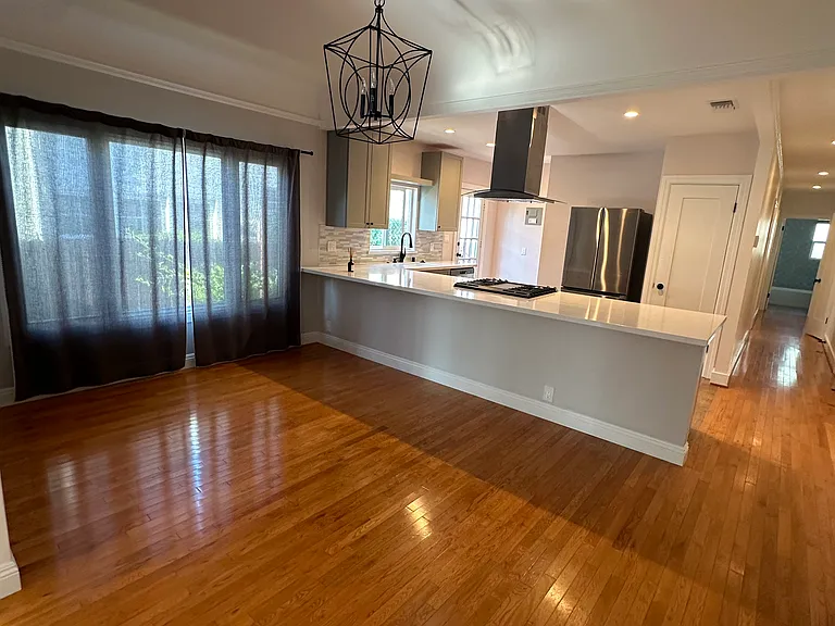 845 N Kilkea Dr — Photo 1
