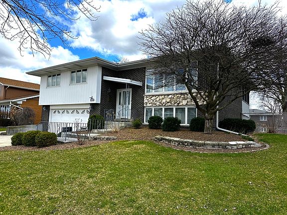 2nd image of 15257 Pine Dr