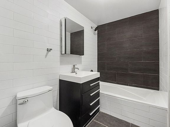 4th image of 97 Waverly Ave APT 1F