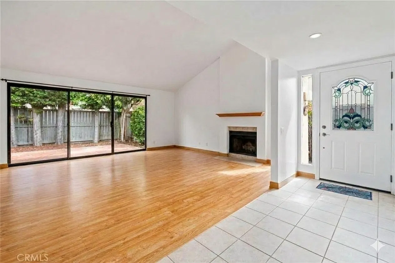 3 bed, 1378 sqft, $5,300 — Photo 1