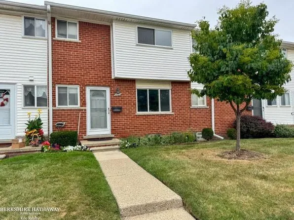 8735 Sterling St, Center Line, MI 48015