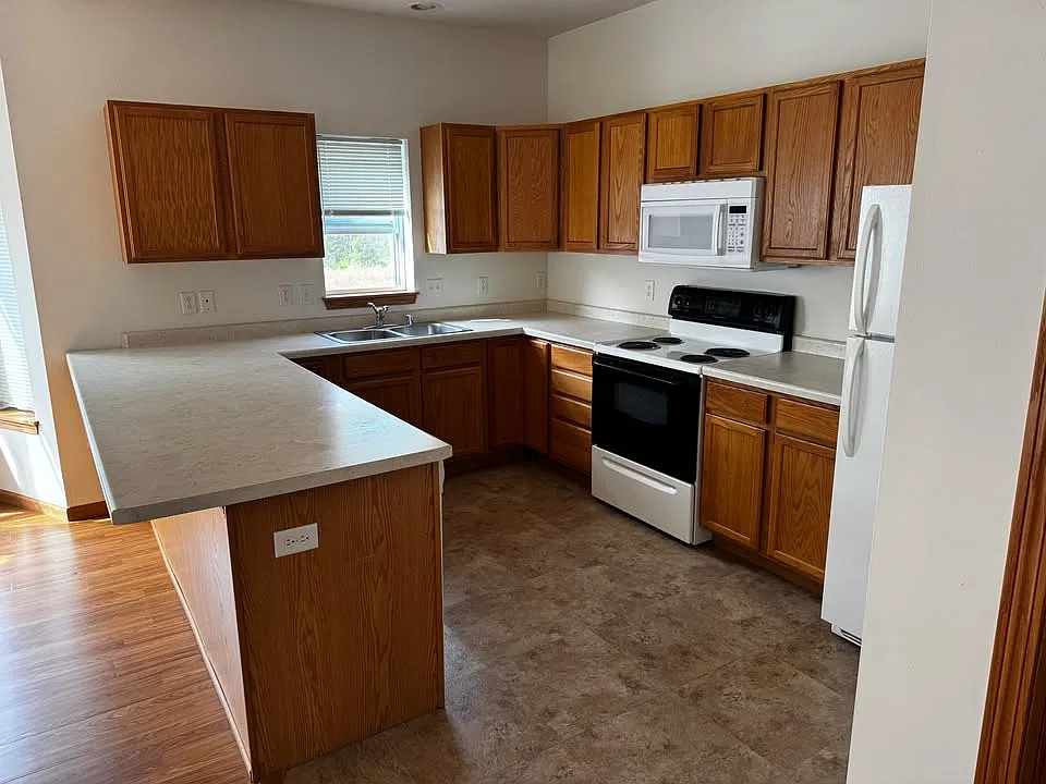 3 bed, 2.5 bath, 1900 sqft, $2,400 — Photo 4