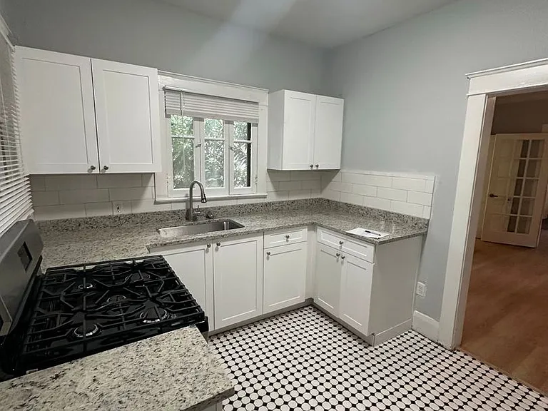 708 E Hollywood St — Photo 16