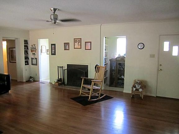 2nd image of 5205 Woodsboro Dr
