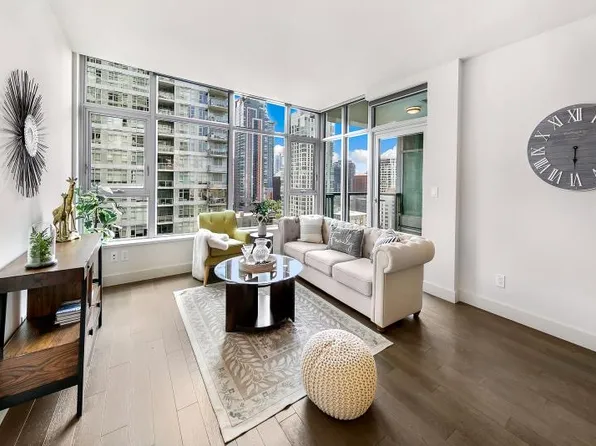 583 Battery St APT 1608, Seattle, WA 98121