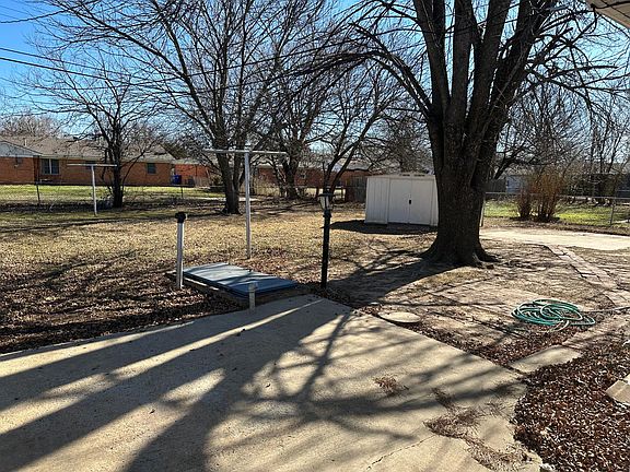 4th image of 1003 Canterbury Ave