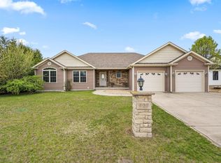 427 Juniper St NW, Demotte, IN 46310