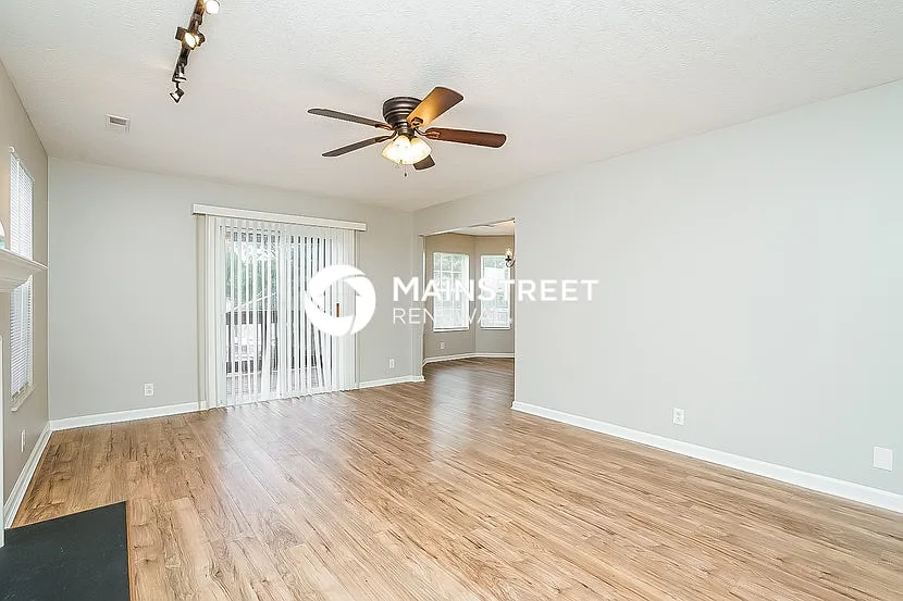 4019 Farmingham Woods Dr — Photo 4