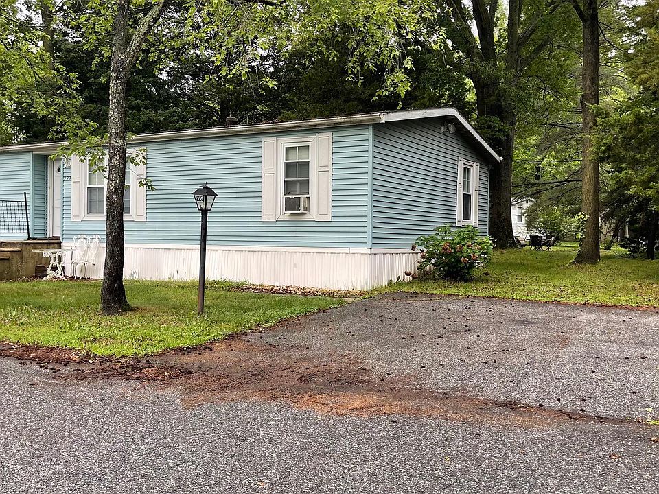 2nd image of 223 Laurel Ln #223