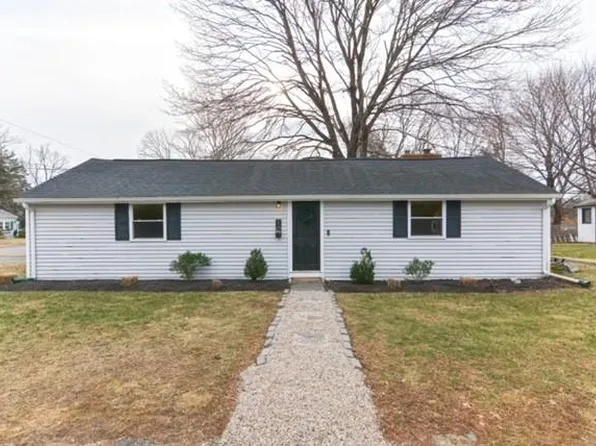 10 Circuit Dr, Rehoboth, MA 02769