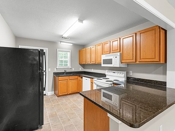 2nd image of 223B Vista Cir