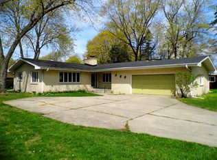 8516 Hawthorne Dr, Munster, IN 46321