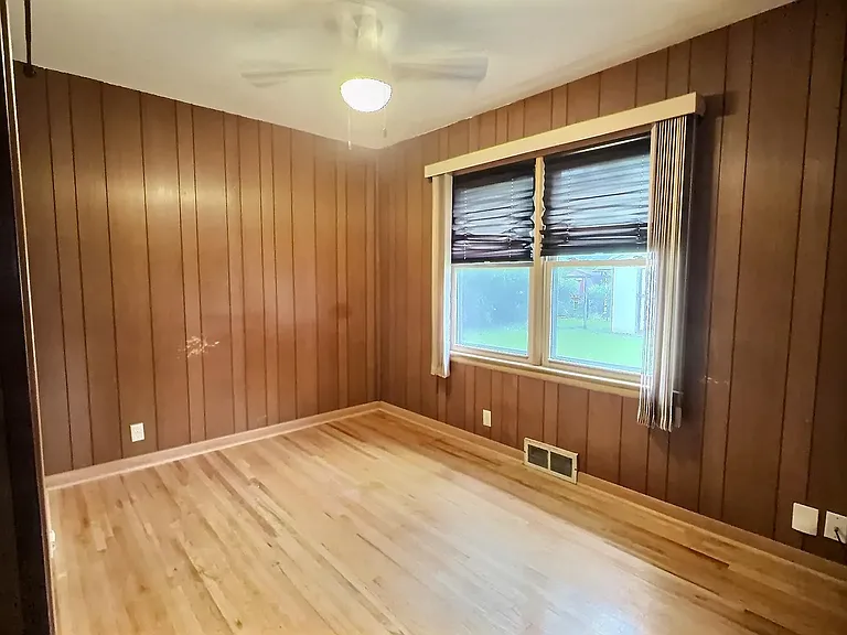 2048 S Ridgewood Dr — Photo 3