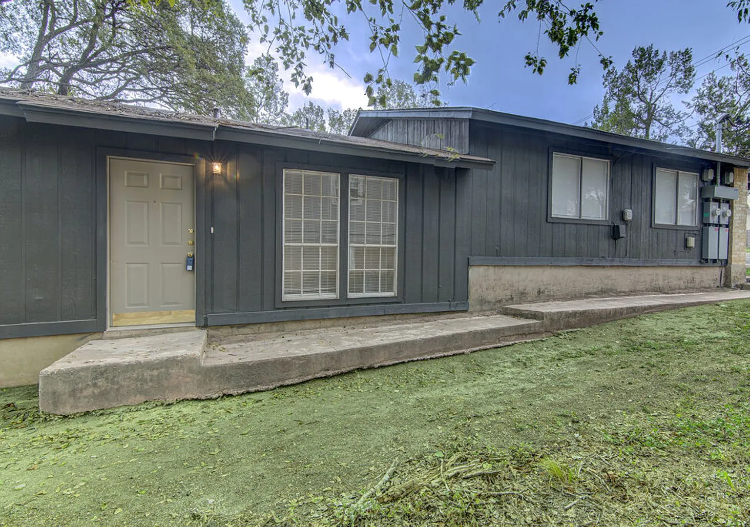 404 W Dittmar Rd — Photo 3