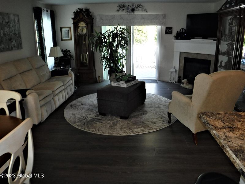 2nd image of 901 Royale Court