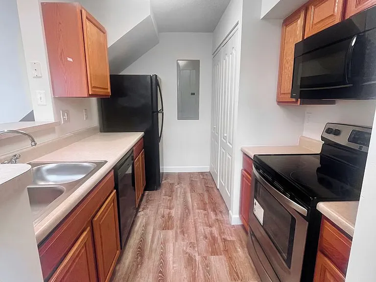 Heritage Apartments — Photo 14