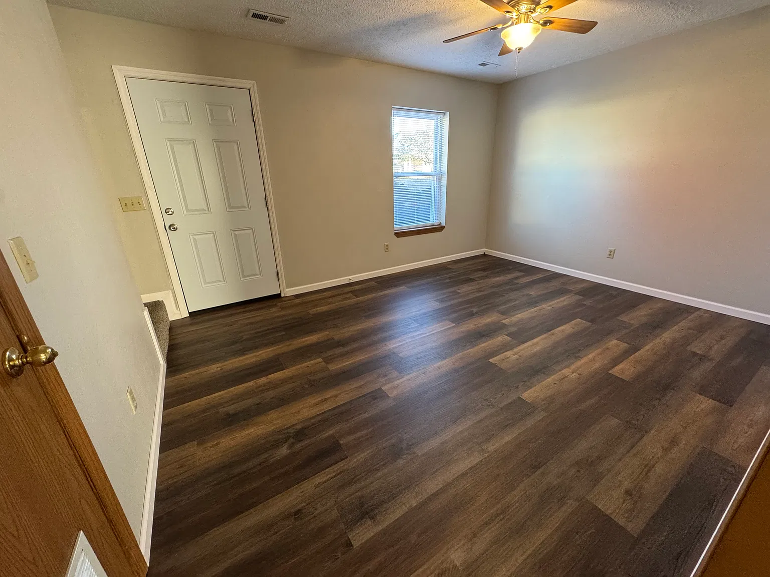 143 W Terrace Ct — Photo 4