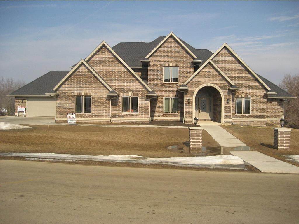 17124 Castlemaine Ln, Dubuque, IA 52001 Zillow