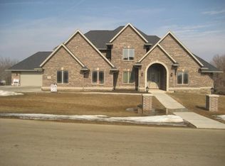 17124 Castlemaine Ln, Dubuque, IA 52001