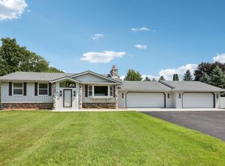 1062 Hickory Hill Pkwy, Hubertus, WI 53033