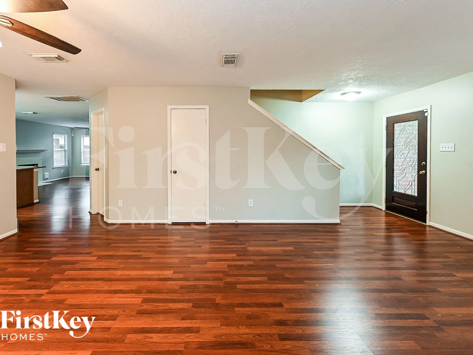 4 bed, 2.5 bath, 2341 sqft, $2,000 — Photo 2