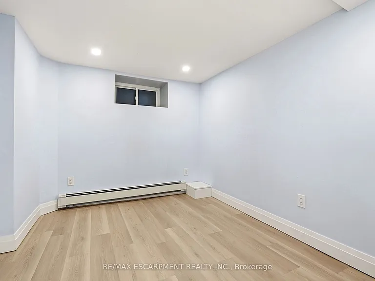 152 Sanford Ave S #LOWER — Photo 13