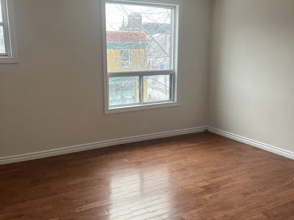 916 Bloor St W, Toronto, ON M6H 1L1