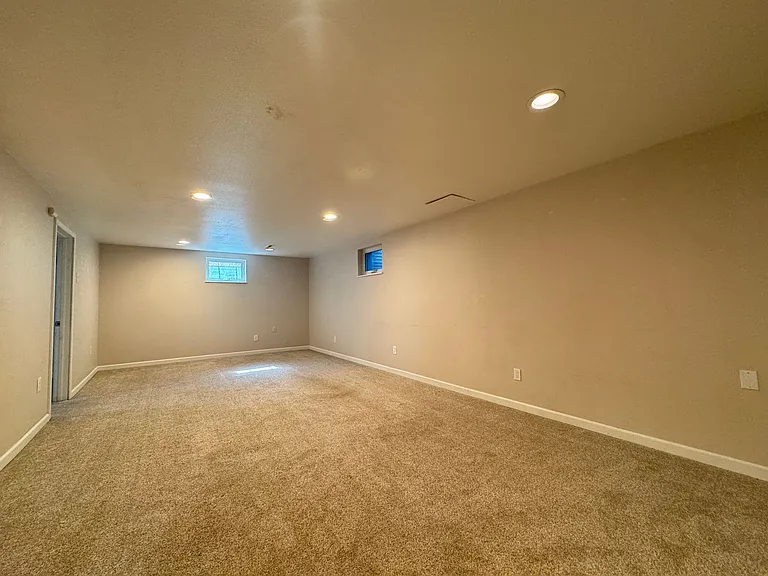 609 Duke Ln — Photo 19