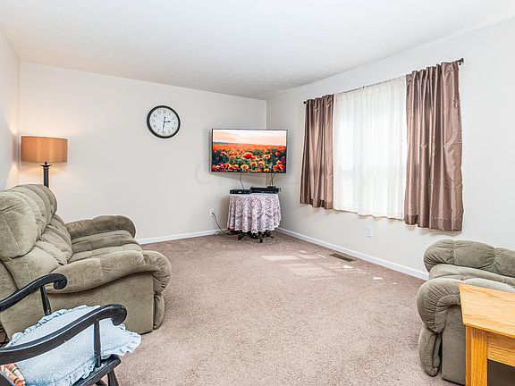 5th image of 551 Herrogate Sq
