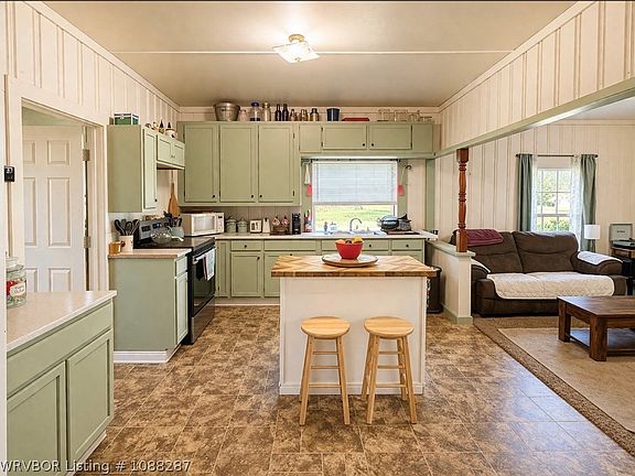 4th image of 1178 N Locust Ave