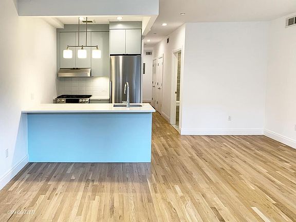 3rd image of 686 Macdonough St APT 1