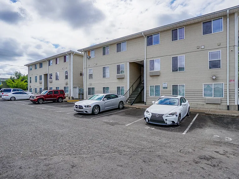 Beverly Rose Apartments — Photo 9