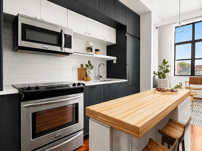 180 Bainbridge St #307 — Photo 2