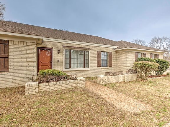 2nd image of 2590 Surrey Wood Dr
