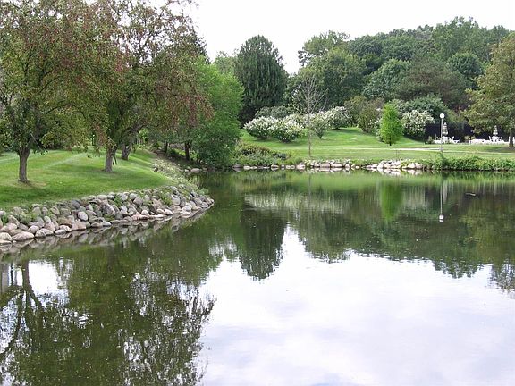 2nd image of 736 Peninsula Ct