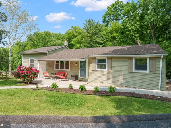 310 4th Ave, Mont Clare, PA 19453