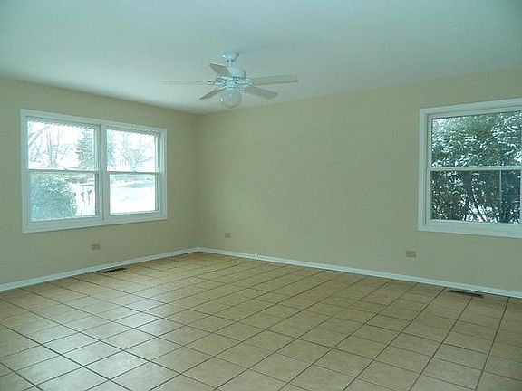 4th image of 919 Mayfield Dr