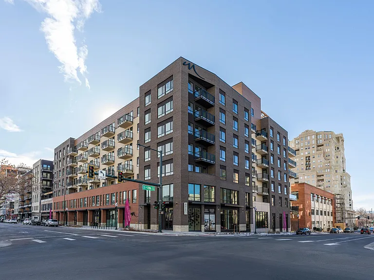 Modera captures the essence of the Golden Triangle neighborhood, bringing inspired design and artful amenities to the forefront.