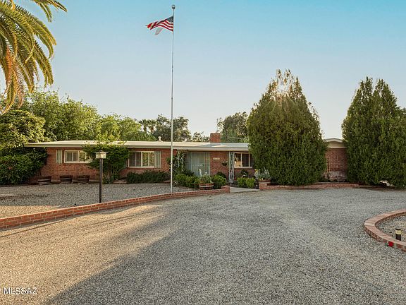 2nd image of 2531 N Santa Lucia Dr