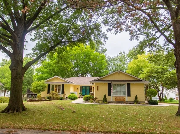 200 Johnston Dr, Raymore, MO 64083