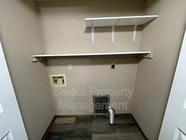 4904 Pinebrook Dr — Photo 18