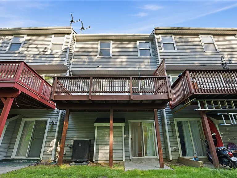 8000 Delores Ct — Photo 36