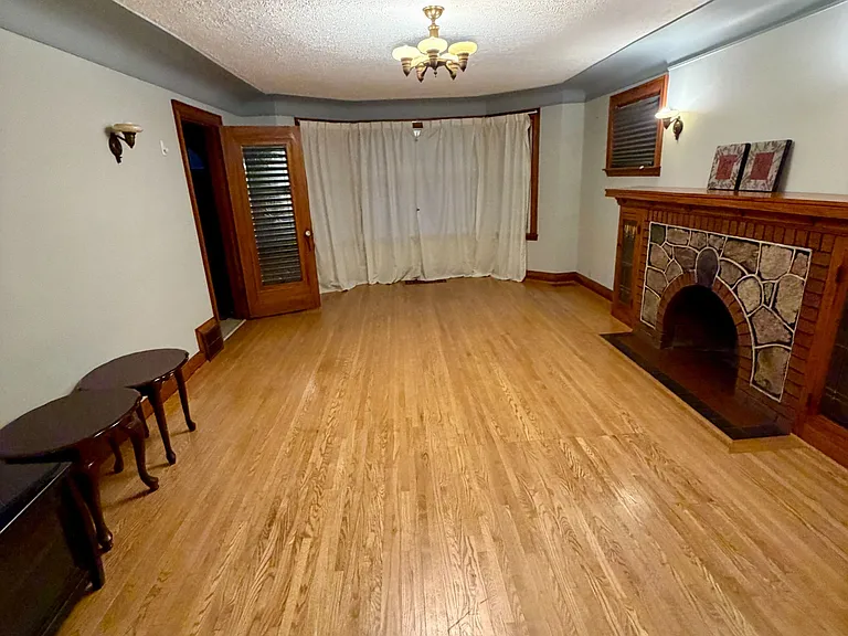 1001 Maitland St — Photo 43