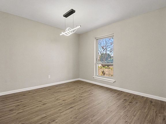 5th image of 626 Bradfield Dr