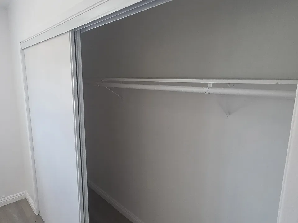 3900 S Centinela Ave #8
