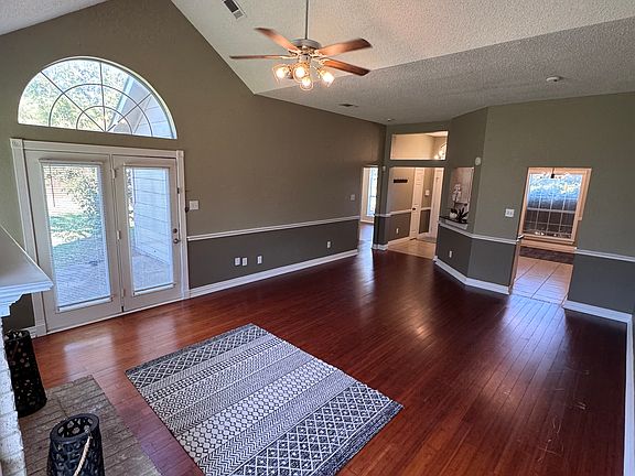 4th image of 401 Alberta Cir